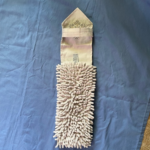 Limited edition Norwex Chenille snowflake hand towel - Picture 4 of 9